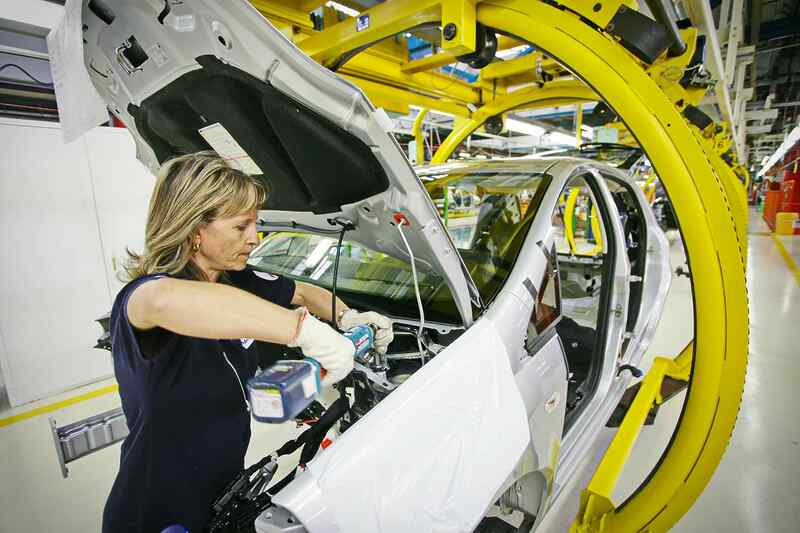stock-photo-car-production-line-with-unfinished-cars-in-a-row-at-fca-factory-turin-italy-may-1716425095